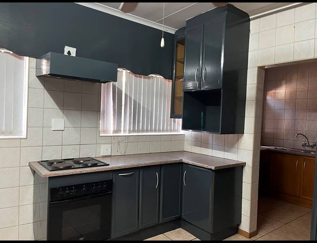4 BEDROOM FREESTANDING FOR SALE IN FLAMWOOD